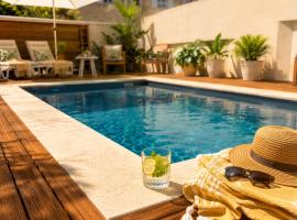 Villa Prestige - Maison d Hôtes avec Piscine, Billard et Parking Privé - Centre 5 min - Proche A7-A9, hôtel à Orange