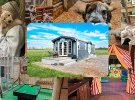 Berney Lodge by SkyBears Holidays - Puppy Lounge, Arcades, Games room