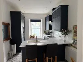 Teignmouth Coastal Maisonette with Rooftop Views