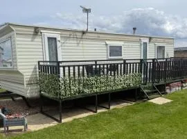 Cabin Sleeps 6 with Patio and Pets Welcome