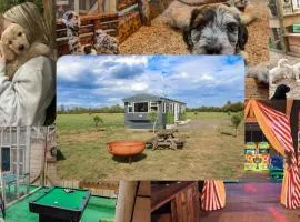 Sheepy Lodge by SkyBears Holidays - Puppy Lounge, Arcades, Games room