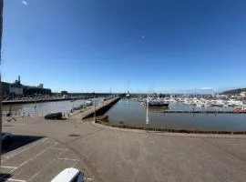 Waterfront Duplex Right on the Harbour 1BR