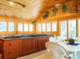 Creekside Chalet - Huge Indoor Spa