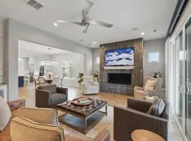 Luxury Living at its Finest – 3BD/35BA (Sleeps 6)