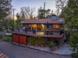Beaver Cabin - Hot Tub - Pet Friendly in The Pines