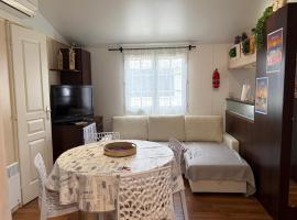 Mobil home 3 chambres tout confort, hotel i Sainte-Eulalie-en-Born