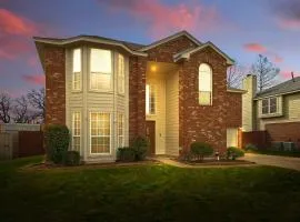 4-BD 2-BA Tropical Pool Oasis with a Game Room
