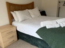 Bristol Gem Cozy 1-Bedroom Flat with Kitchen & Free WiFi