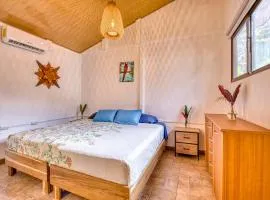 Beachfront Studio - King Bed - Fast WiFi - AC