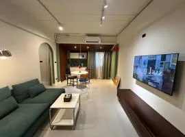 Kasa Haus - Mid-century modern