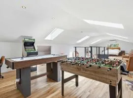 Van Nuys Retreat with Sauna and Game Room by Colby and Conrad