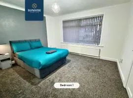 FERRY HOUSE - 4 Bed House, Great for Contractors, Fully Equipped, Private Parking, Easy Ring Road Access by SUNRISE SHORT LETS DUNDEE