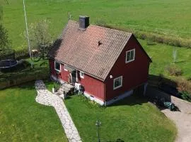 Traumhaftes Schwedenhaus an einer Farm mit Pferden