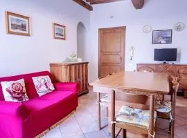 Steps from Siena center, charming 2-bed for 6