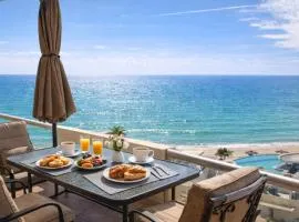 Beachfront Condo on Sandy Beach, Las Palmas Resort, 24hrs Security, Free Parking, Free Wi-Fi