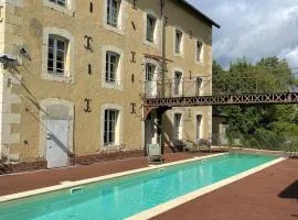 Ancien moulin au bord du Loir, avec piscine chauffée