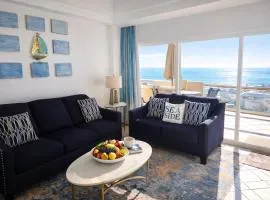Updated Beachfront Condo on Sandy Beach, Las Palmas Resort, 24hrs Security, Free Parking, Free Wi-Fi