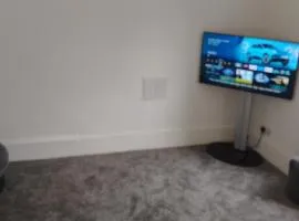 2 Bed Apartment 2 Minutes From The Beach