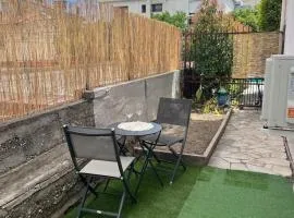 Studio with private garden in St Laurent du Var