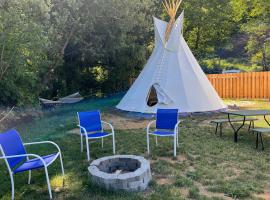 22ft authentic Tipi, hotel en Tillamook