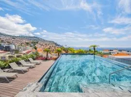 Luxury Garden Apartment at Savoy Insular
