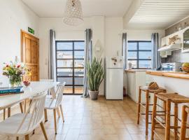 Chelonas Nest, Modern Comfort by the Beach, Hotel in Gázion