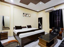 Hotel O shine & cafe, hotel v destinácii Meerut
