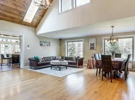 Poconos Cottage w/ Sauna ~ 10 Mi to Camelback!