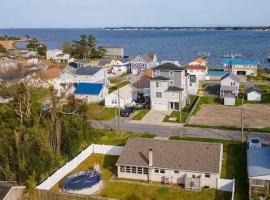 Comfy 3-Bedroom Near The Beach With A Pool & Grill, hotel i Millsboro