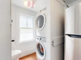 Tranquil Seaside Cottage with Spectacular Views, Wifi & Washer/Dryer