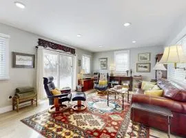 Elegant home with a cozy living area, Wifi, backyard, and washer/dryer