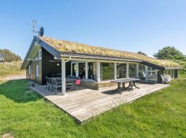Beach Front Home In Blokhus With Sauna, hotel a Blokhus