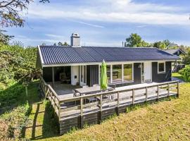 Three-Bedroom Holiday Home In Vejby, hotell i Græsted