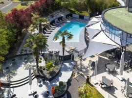 Chasseneuil-du-Poitou में, होटल Novotel Poitiers Site du Futuroscope