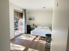 Central Private Room - Stroll to ANU & City