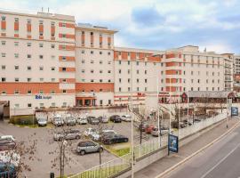 ibis Paris La Defense Courbevoie: Courbevoie şehrinde bir otel