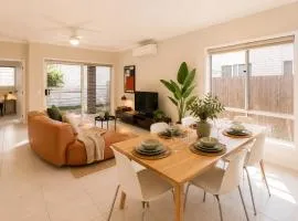 The Bauhaus House - Chic 4B2B Family Home