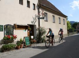 Weinbau-Gästezimmer Martin und Eva Maria Jamek, hotel in Weissenkirchen in der Wachau