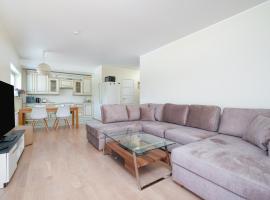 Padriku Apartment with a balcony,near to central,Self Check In 24 7,FREE Parking, Hotel in Tallinn