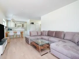 Padriku Apartment with a balcony,near to central,Self Check In 24 7,FREE Parking