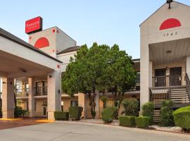 Ramada by Wyndham San Antonio Near SeaWorld - Lackland AFB, hotel em San Antonio