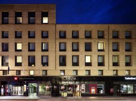 एडिनबरा में, होटल ibis Edinburgh Centre South Bridge – Royal Mile