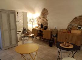 DEMIVIE GUESTHOUSE, hotel v destinaci Lerici