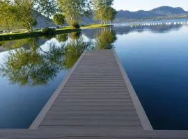 Pecanwood 4BR Waterfront Villa Hartbeesport Dam with Pool & Solar