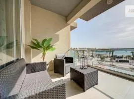 Beautiful 2BR seafront home with WIFI & comfy beds
