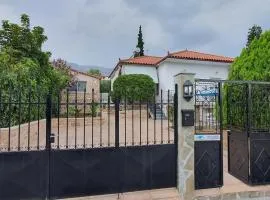 Tyros House - Costal Escape Just Steps From The Beach