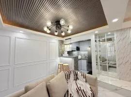 Chic & Cozy 1 Queen BR and Equipped with Essentials