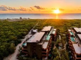 Jungle Guardian - Rooftop Pool & Beach Club in Zona Hotelera Tulum