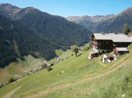 Bergbauernhof Ausserberglet, farm stay in Innervillgraten