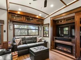 One of a Kind Converted School Bus Offers Scenic, Texan Tranquility in Purdon Groves